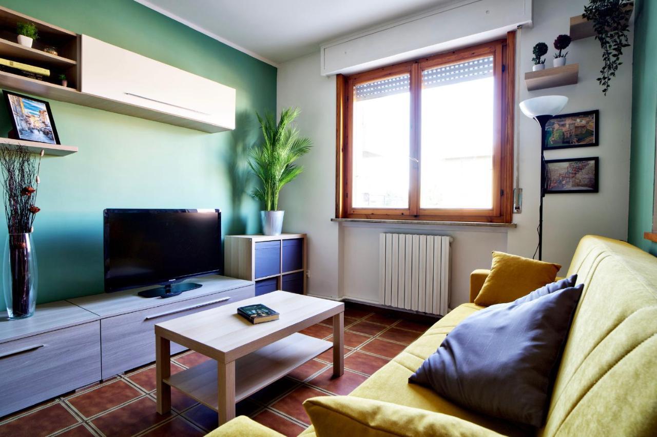 Casa Zoe Apartment Free Parking,Self Check In & Free Wi Fi Parma Bagian luar foto