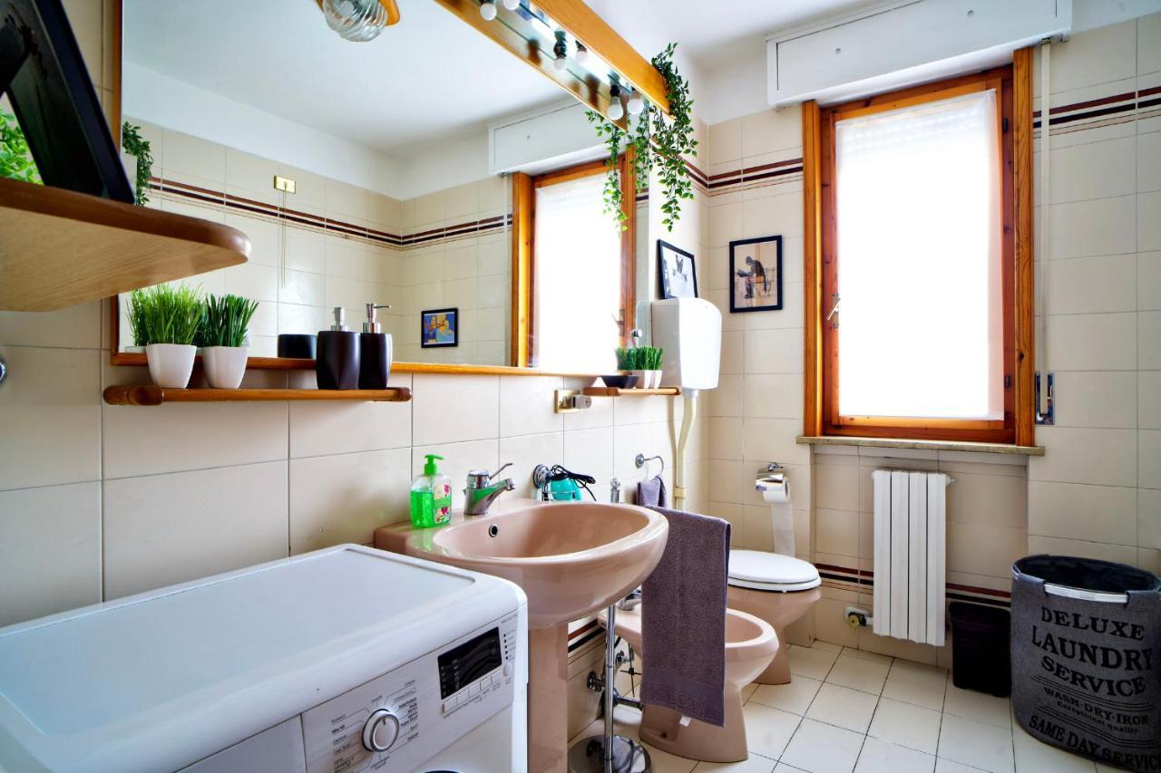 Casa Zoe Apartment Free Parking,Self Check In & Free Wi Fi Parma Bagian luar foto