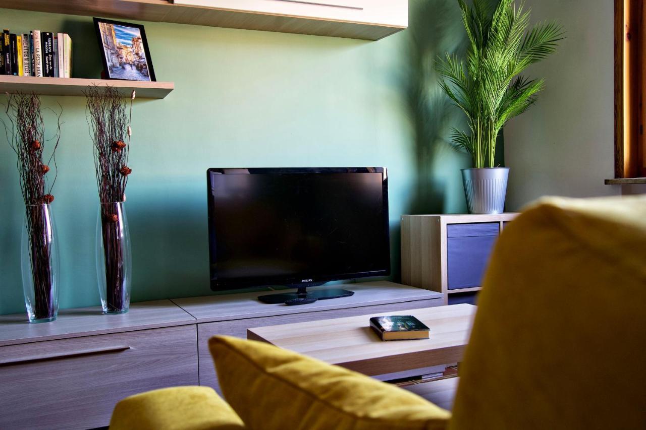 Casa Zoe Apartment Free Parking,Self Check In & Free Wi Fi Parma Bagian luar foto